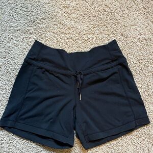 Lululemon shorts size 4